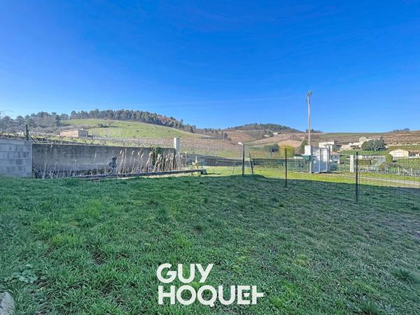 Maison ancienne avec 4 chambres , garage et terrain à Fleurie (69820)