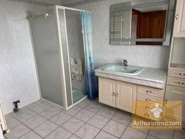 Vente                                                      Maison
                        
                     5 pièces                      140 m2                     à Montrozier