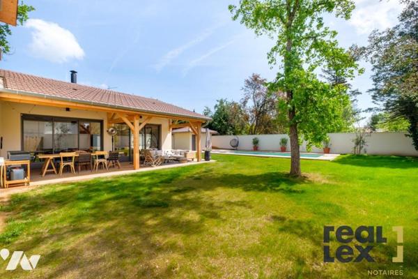 CHARBONNIÈRES-LES-BAINS – Maison d’architecte 2025 – 6 pièces - 188 m² – Piscine -  norme RE 2020
