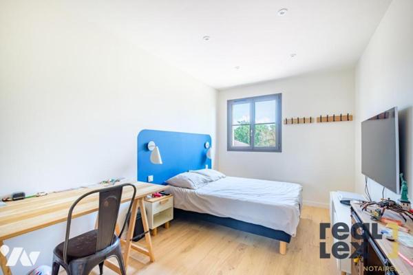 CHARBONNIÈRES-LES-BAINS – Maison d’architecte 2025 – 6 pièces - 188 m² – Piscine -  norme RE 2020