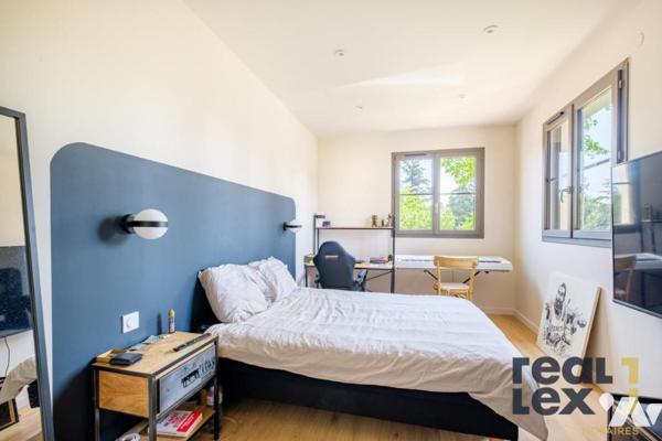 CHARBONNIÈRES-LES-BAINS – Maison d’architecte 2025 – 6 pièces - 188 m² – Piscine -  norme RE 2020