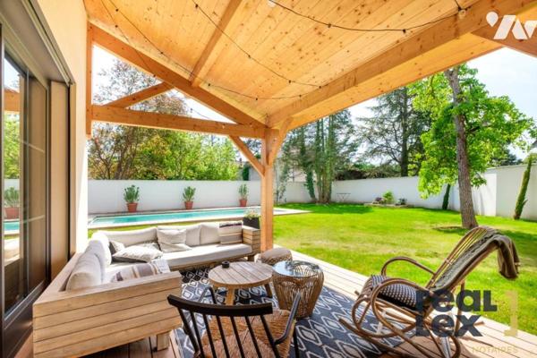 CHARBONNIÈRES-LES-BAINS – Maison d’architecte 2025 – 6 pièces - 188 m² – Piscine -  norme RE 2020