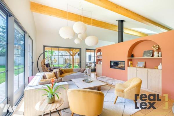 CHARBONNIÈRES-LES-BAINS – Maison d’architecte 2025 – 6 pièces - 188 m² – Piscine -  norme RE 2020