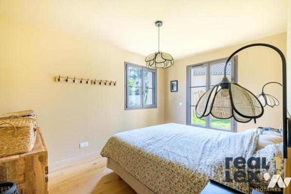 CHARBONNIÈRES-LES-BAINS – Maison d’architecte 2025 – 6 pièces - 188 m² – Piscine -  norme RE 2020