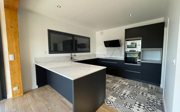 Maison à vendre    5 pièces •  Bias