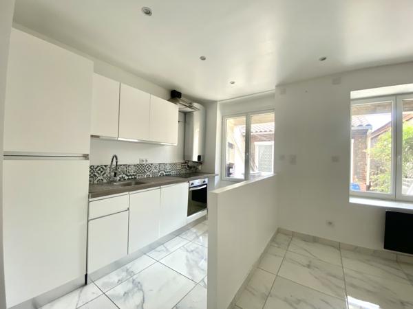 Saint-Étienne (42100) Bel appartement T2 bis avec extérieur - Secteur Tréfilerie