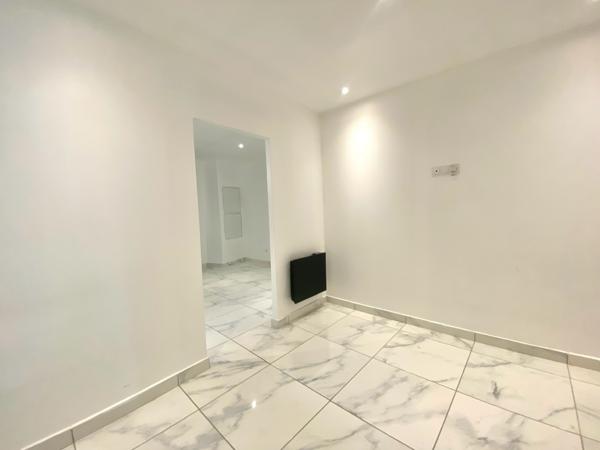 Saint-Étienne (42100) Bel appartement T2 bis avec extérieur - Secteur Tréfilerie