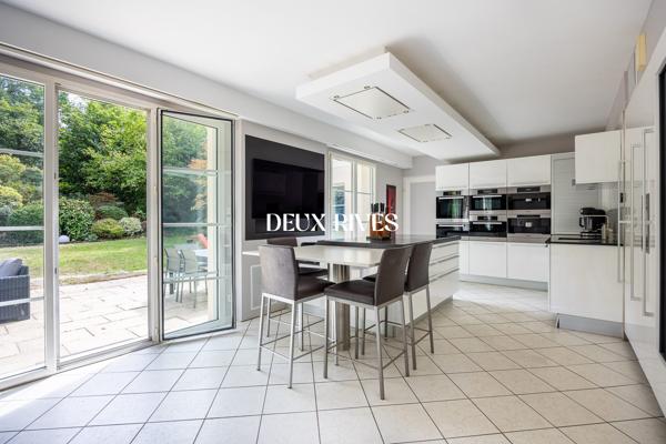 Magnifique Demeure de 200m2 dans les arbres en plein coeur du Petit Chantilly