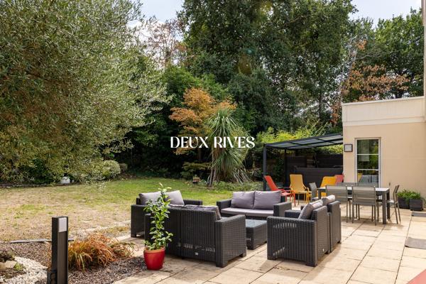 Magnifique Demeure de 200m2 dans les arbres en plein coeur du Petit Chantilly