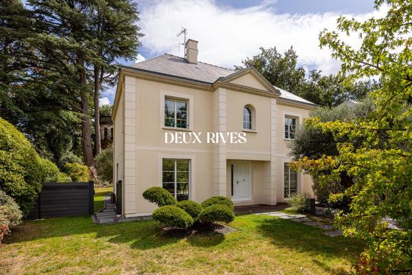Magnifique Demeure de 200m2 dans les arbres en plein coeur du Petit Chantilly