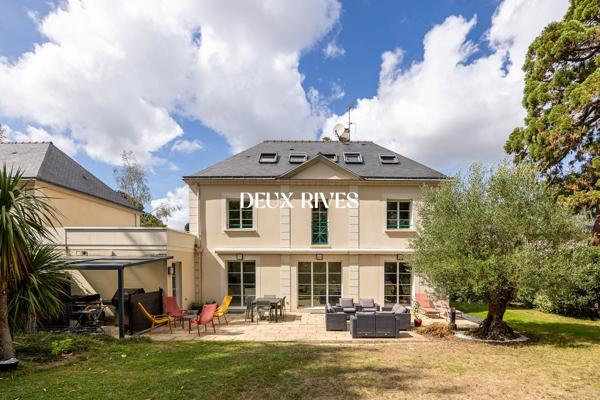 Magnifique Demeure de 200m2 dans les arbres en plein coeur du Petit Chantilly