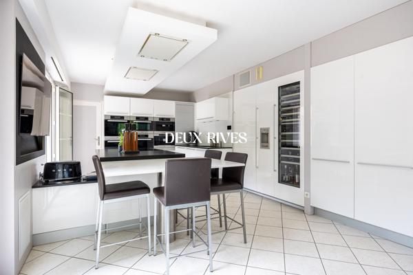 Magnifique Demeure de 200m2 dans les arbres en plein coeur du Petit Chantilly