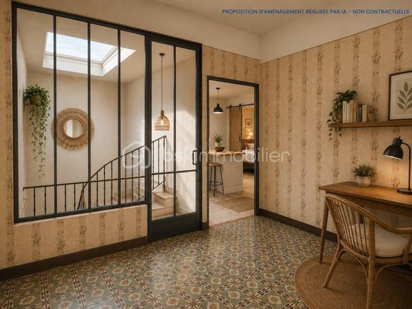 Maison de village pleine de charme à Torreilles – 86 m²
À seulement 10 minutes des plages, découvrez cette authentique maison de village de 86 m² située au cœur de Torreilles.
Elle offre 5 pièces, dont 2 chambres et 2 pièces supplémentaires pouvant être aménagées en bureau, dressing, atelier ou selon vos envies.
Carreaux de ciment, escalier ancien, volumes atypiques… la maison a conservé tout son cachet et offre un beau potentiel de rénovation.
Des travaux sont à prévoir, notamment concernant l’électricité, le chauffage et le rafraîchissement général, pour créer un intérieur à votre image.
Les + : • 86 m² habitables
• 5 pièces
• 2 chambres + 2 pièces polyvalentes
• Charme de l’ancien
• Fort potentiel
• À moins de 10 minutes de Torreilles Plage
• Village vivant et recherché
Une belle opportunité pour les amoureux de l’ancien et des projets de rénovation, entre mer et traditions catalanes.
Certaines photos présentées ont été retravaillées à l’aide de l’intelligence artificielle afin d’illustrer des possibilités d’aménagement. Elles sont non contractuelles.