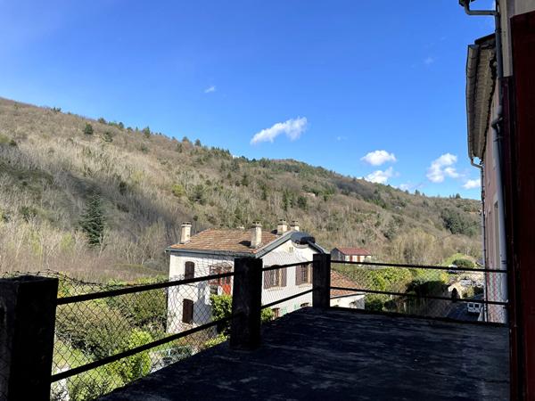 Immeuble en copropriété Saint Etienne Estrechoux environ 330 m2 avec jardin