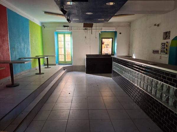 Immeuble en copropriété Saint Etienne Estrechoux environ 330 m2 avec jardin