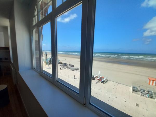 Appartement
                                                                                                                                                                                                                                                                                                                        2 pièce(s)                                                                                                                                                                                                          1 chambre(s)                                                                                                                                                                                                          73.5  m²
