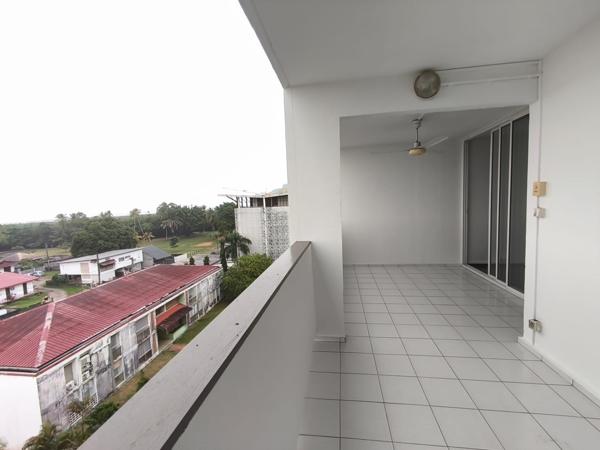 APPT DUPLEX DE TYPE 3 AVEC VUE SUR MER ET PARKING SECURISE A CAYENNE