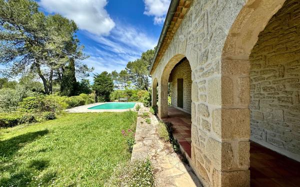 Maison à vendre    9 pièces • 340 m2 Saint-Clément-de-Rivière