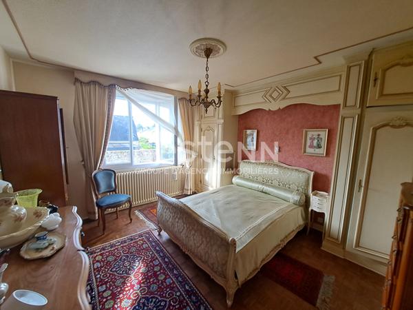 A VENDRE GRANDE MAISON AU CALME A DEUX PAS DU CENTRE VILLE