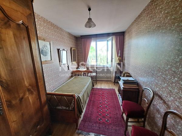 A VENDRE GRANDE MAISON AU CALME A DEUX PAS DU CENTRE VILLE