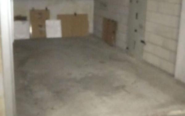 Stationnement à louer    Carros