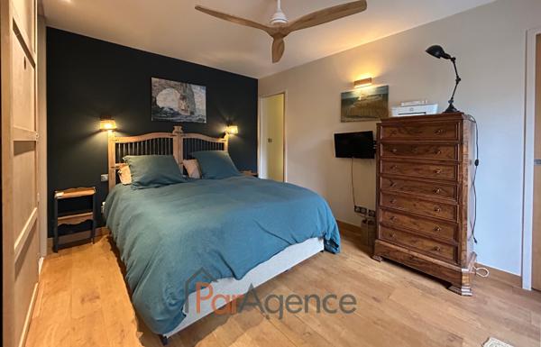 A 50 M DE LA PLAGE DU BUREAU ET 150 M DU CENTRE-VILLE MAISON