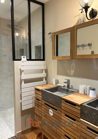 A 50 M DE LA PLAGE DU BUREAU ET 150 M DU CENTRE-VILLE MAISON