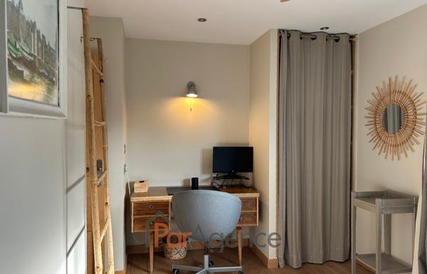 A 50 M DE LA PLAGE DU BUREAU ET 150 M DU CENTRE-VILLE MAISON