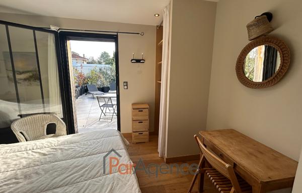 A 50 M DE LA PLAGE DU BUREAU ET 150 M DU CENTRE-VILLE MAISON