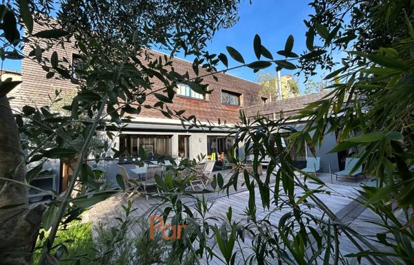 A 50 M DE LA PLAGE DU BUREAU ET 150 M DU CENTRE-VILLE MAISON