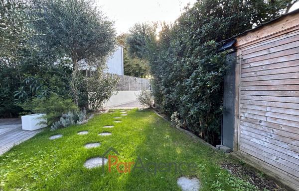 A 50 M DE LA PLAGE DU BUREAU ET 150 M DU CENTRE-VILLE MAISON