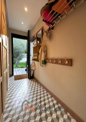 A 50 M DE LA PLAGE DU BUREAU ET 150 M DU CENTRE-VILLE MAISON