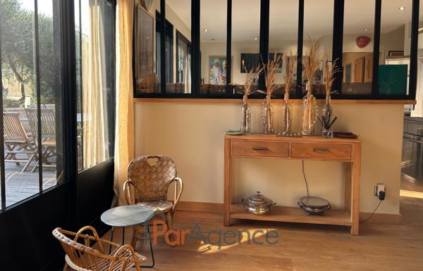 A 50 M DE LA PLAGE DU BUREAU ET 150 M DU CENTRE-VILLE MAISON