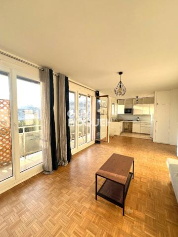 Deux pièces avec balcon en étage élevé - 75015 PARIS