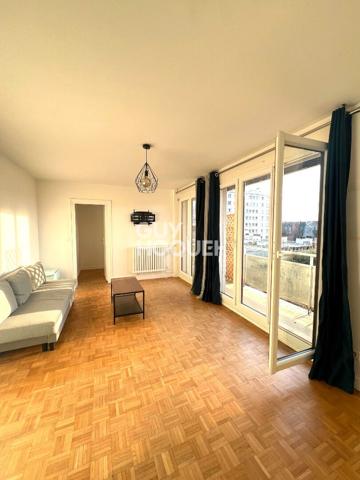 Deux pièces avec balcon en étage élevé - 75015 PARIS