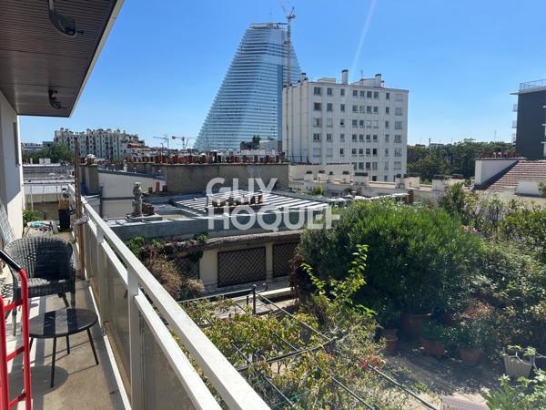 Deux pièces avec balcon en étage élevé - 75015 PARIS