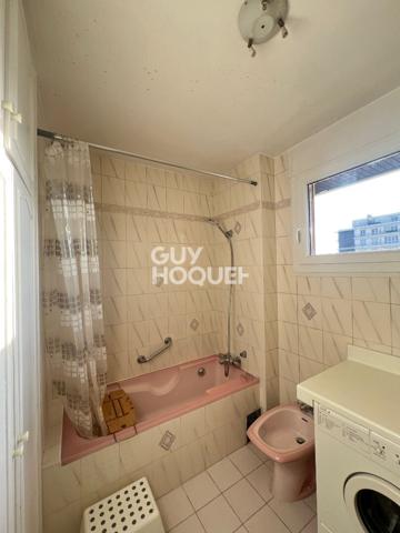 Deux pièces avec balcon en étage élevé - 75015 PARIS