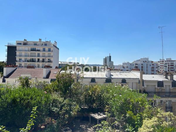 Deux pièces avec balcon en étage élevé - 75015 PARIS