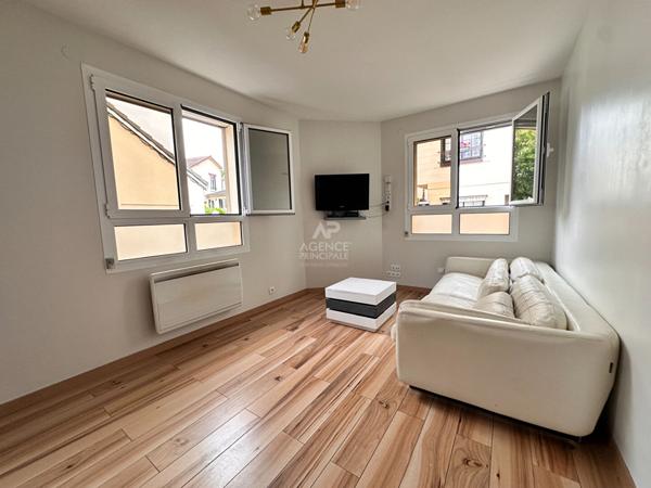 Maison à vendre à Chaville - 6 pièces, 4 chambres et bureau, excellent état €750 000 ** - Référence 572-C