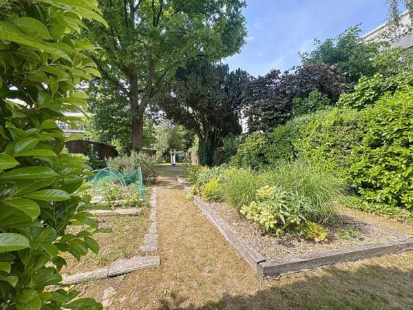 Maison mitoyenne 1 côté Marcq-en-Baroeul 225 m²