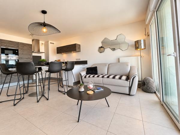 Appartement
         3 pièces
        - 63 m² 379 900 € *