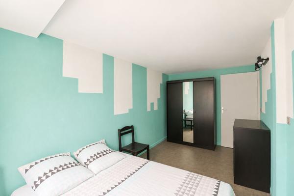 Appartement triplex Nevers, hyper centre, 4 chambres, garage double sécurisée, investissement, 2H30 de PARIS, douche