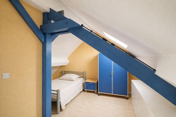 Appartement triplex Nevers, hyper centre, 4 chambres, garage double sécurisée, investissement, 2H30 de PARIS, douche