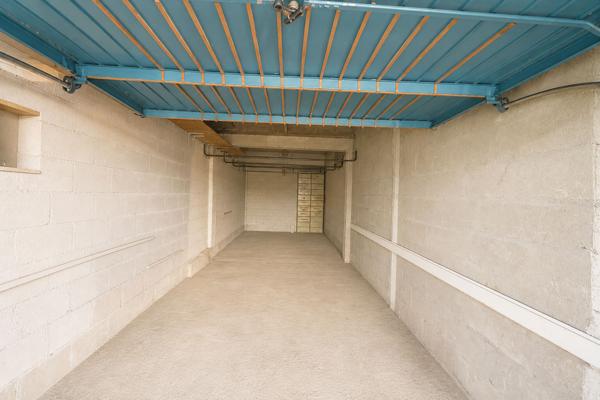 Appartement triplex Nevers, hyper centre, 4 chambres, garage double sécurisée, investissement, 2H30 de PARIS, douche
