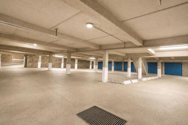 Appartement triplex Nevers, hyper centre, 4 chambres, garage double sécurisée, investissement, 2H30 de PARIS, douche
