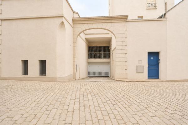 Appartement triplex Nevers, hyper centre, 4 chambres, garage double sécurisée, investissement, 2H30 de PARIS, douche