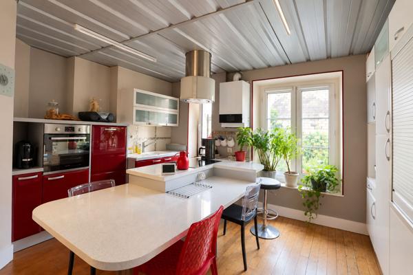 Appartement triplex Nevers, hyper centre, 4 chambres, garage double sécurisée, investissement, 2H30 de PARIS, douche