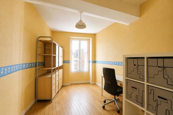 Appartement triplex Nevers, hyper centre, 4 chambres, garage double sécurisée, investissement, 2H30 de PARIS, douche
