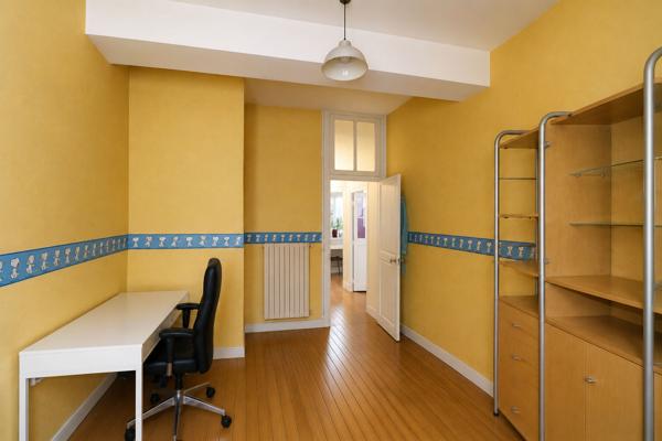 Appartement triplex Nevers, hyper centre, 4 chambres, garage double sécurisée, investissement, 2H30 de PARIS, douche