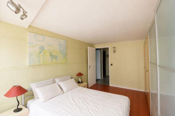 Appartement triplex Nevers, hyper centre, 4 chambres, garage double sécurisée, investissement, 2H30 de PARIS, douche
